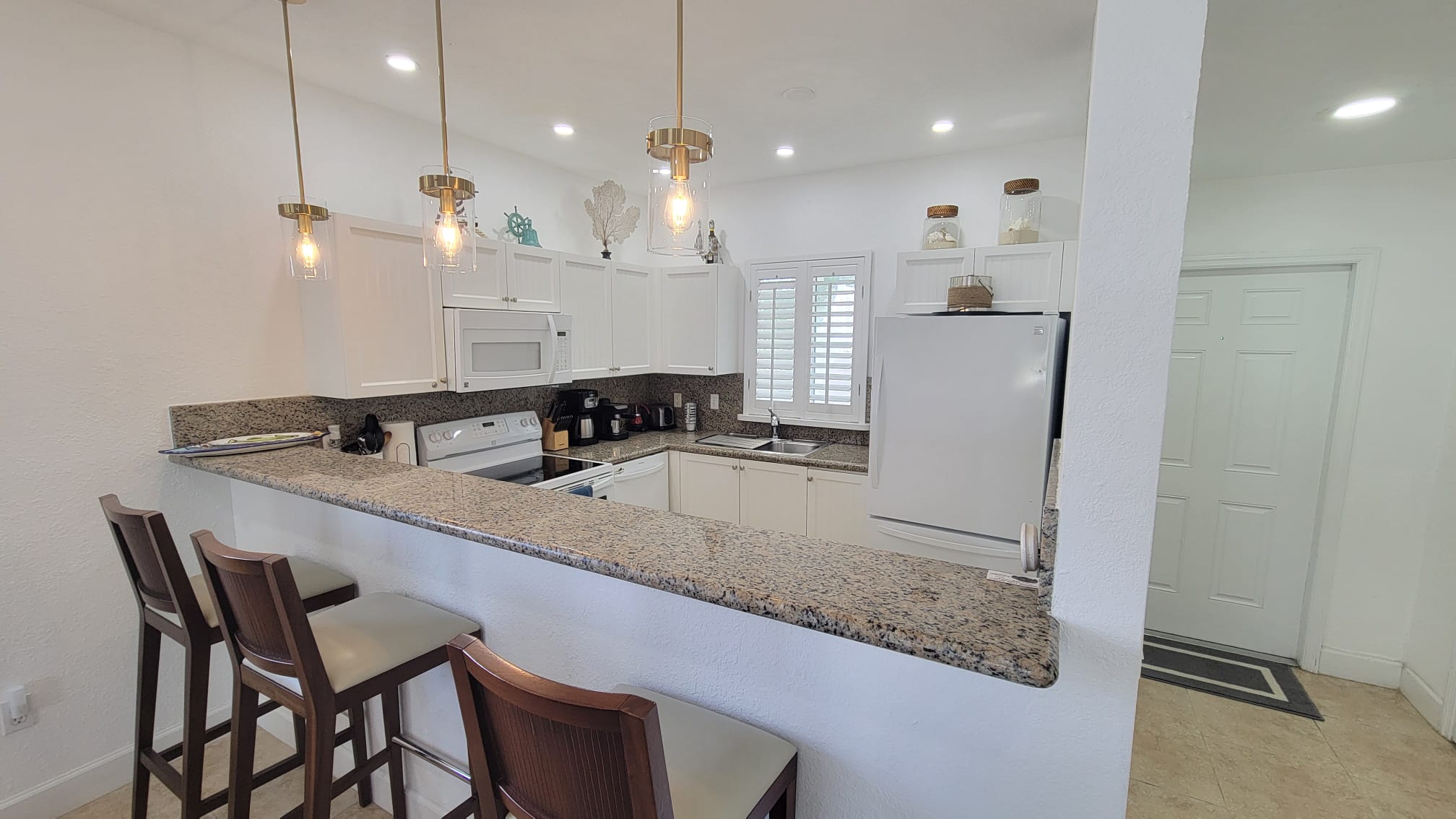 Bimini-Rent-Kitchen